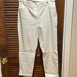 Chico’s 2.5 pull on white pants